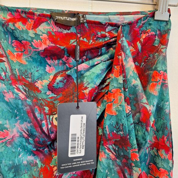 PrettyLittleThing Mini Skirt Floral Size 2  NWT‎ - Picture 5 of 7